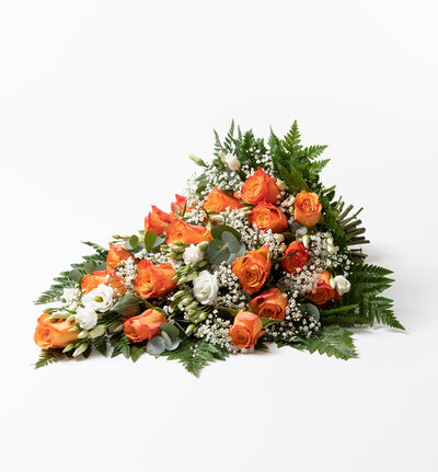 Bårebukett i hvitt og gyllent 50 cm Bårebukett i hvitt og gyllent 50 cm